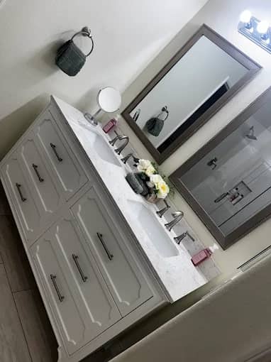 Bathroom vanity detailed and polished in a condo